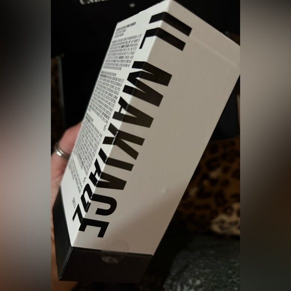 IL MAKIAGE MAKEUP FOUNDATION AND LIP STICK - Picture 8 of 14